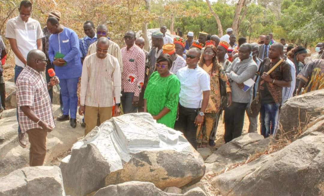 Sculptures De Laongo : Le Ministre Jean Emmanuel OUÉDRAOGO Découvre Les ...